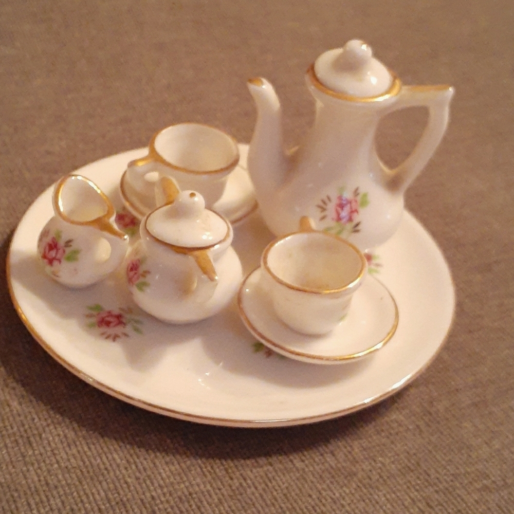 Vintage/Victorian/shabby chick, miniture tea set.